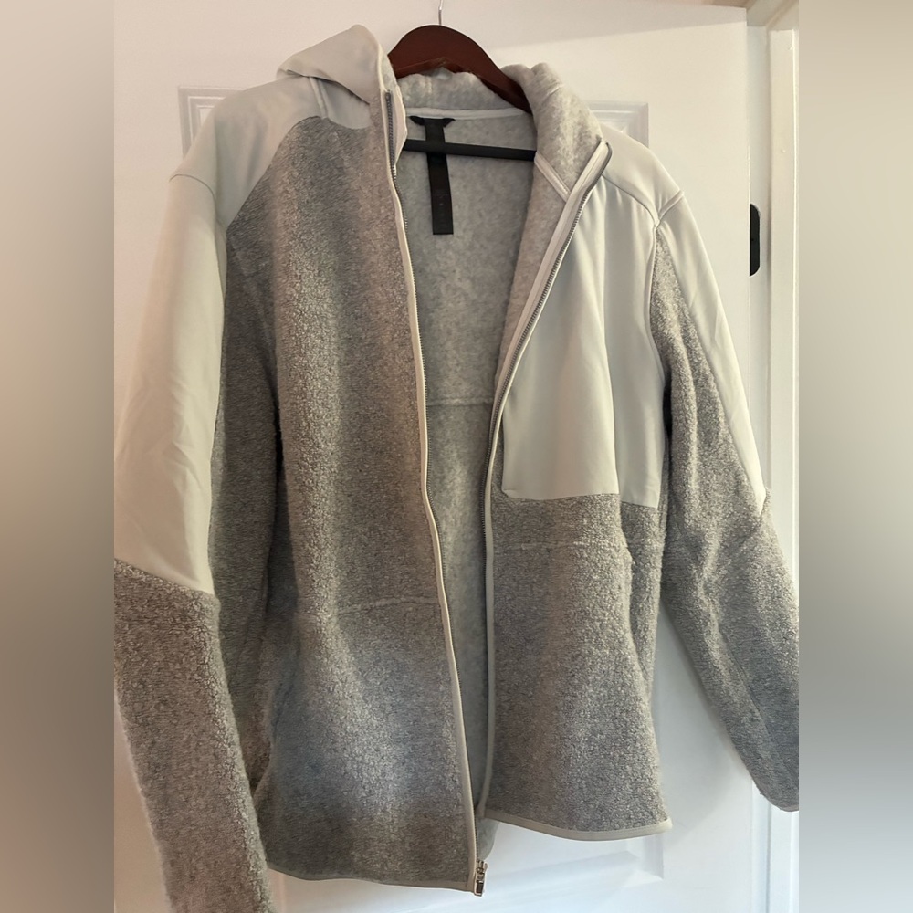 Men’s Lululemon Athletica Gray and White Jacket XXL